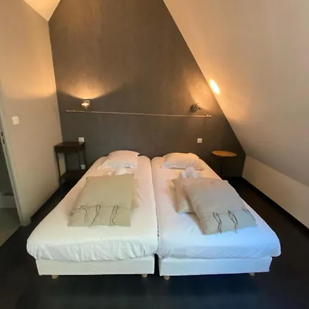 Duplex Industriel: Garden Retreat Near D-day Beaches Apartment *