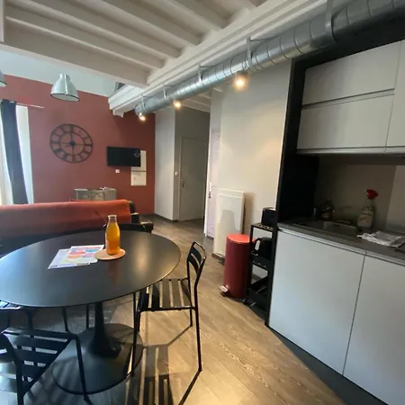 Apartment Duplex Industriel: Garden Retreat Near D-day Beaches Bayeux