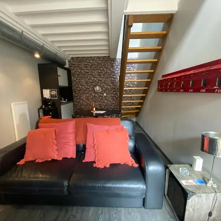 Apartment Duplex Industriel: Garden Retreat Near D-day Beaches