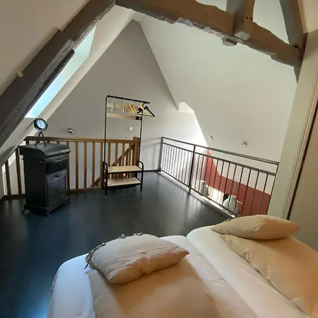 Duplex Industriel: Garden Retreat Near D-day Beaches